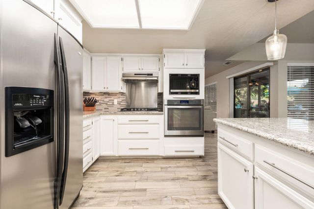 5837 W Stewart Avenue, Visalia, CA 93291