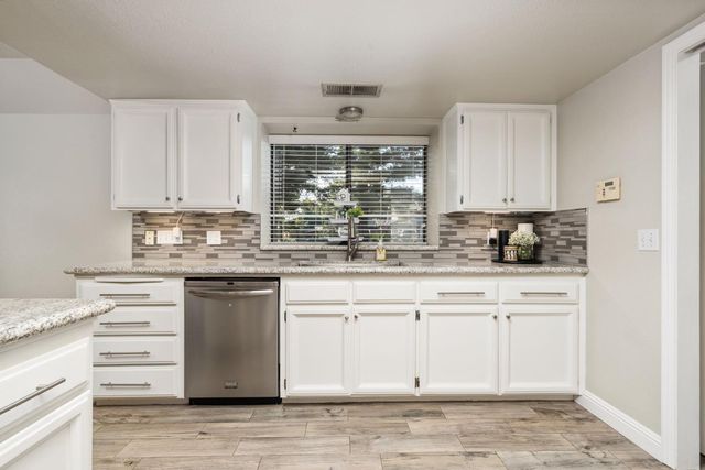 5837 W Stewart Avenue, Visalia, CA 93291