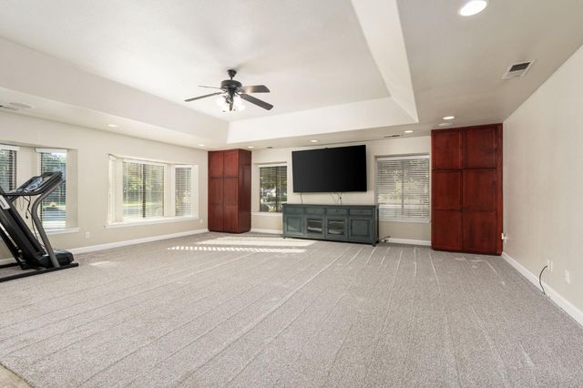 5837 W Stewart Avenue, Visalia, CA 93291