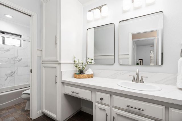 5837 W Stewart Avenue, Visalia, CA 93291