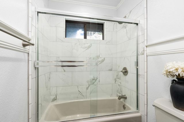 5837 W Stewart Avenue, Visalia, CA 93291