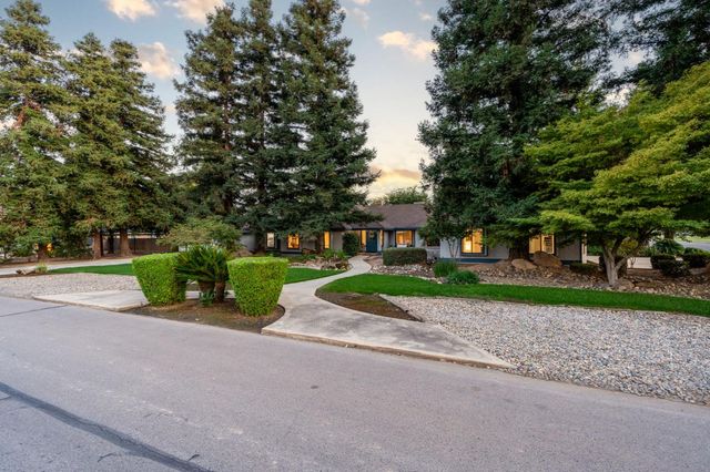 5837 W Stewart Avenue, Visalia, CA 93291