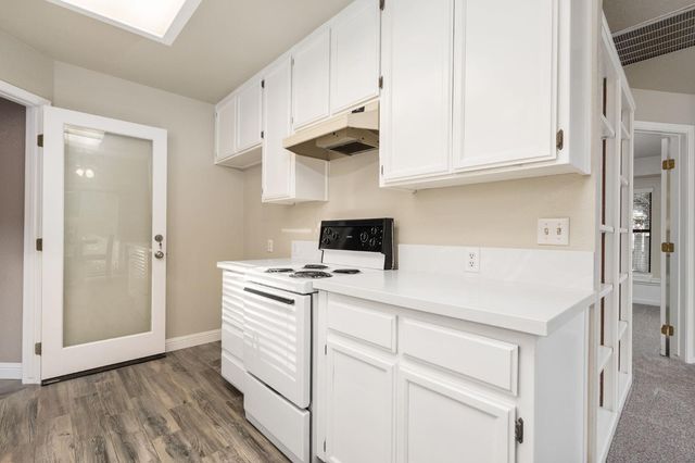 5837 W Stewart Avenue, Visalia, CA 93291