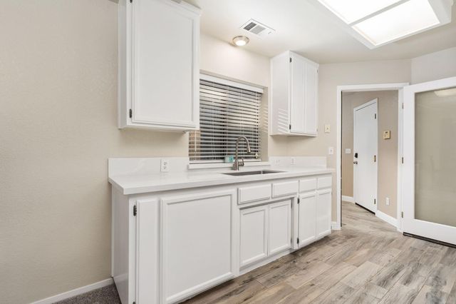 5837 W Stewart Avenue, Visalia, CA 93291