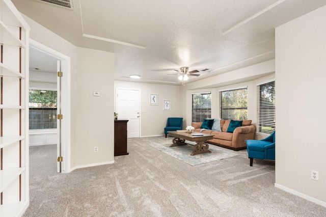 5837 W Stewart Avenue, Visalia, CA 93291