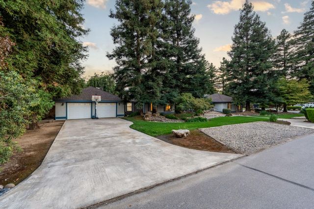 5837 W Stewart Avenue, Visalia, CA 93291