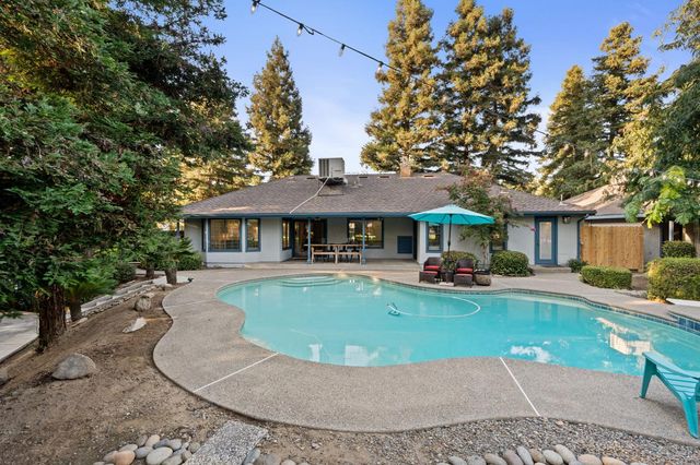 5837 W Stewart Avenue, Visalia, CA 93291