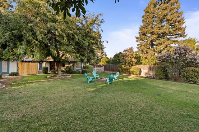 5837 W Stewart Avenue, Visalia, CA 93291