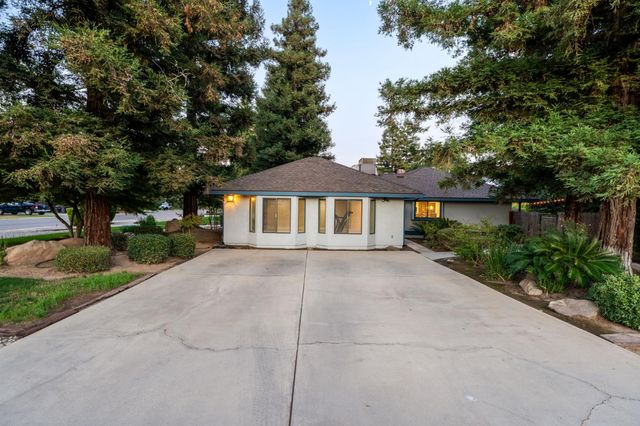 5837 W Stewart Avenue, Visalia, CA 93291