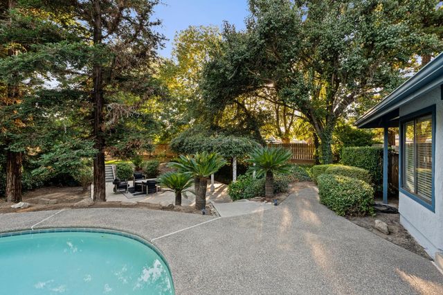 5837 W Stewart Avenue, Visalia, CA 93291