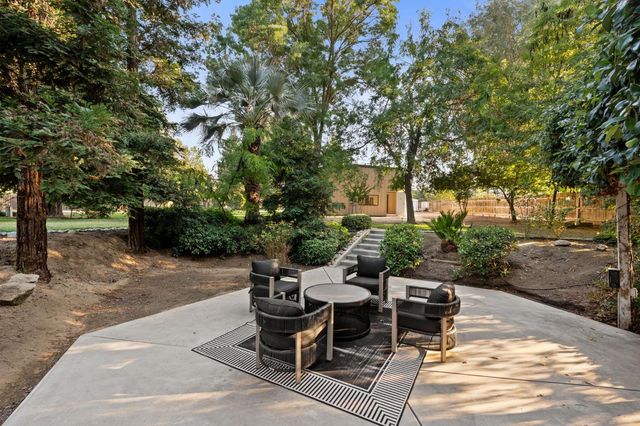 5837 W Stewart Avenue, Visalia, CA 93291