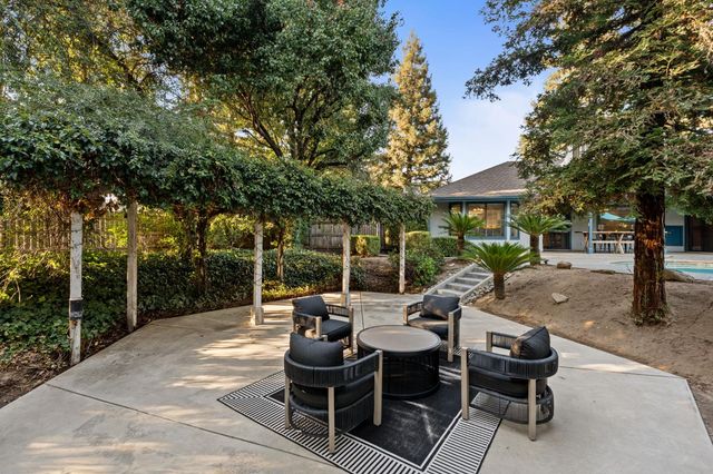 5837 W Stewart Avenue, Visalia, CA 93291