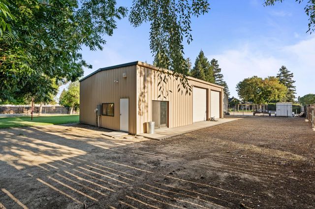 5837 W Stewart Avenue, Visalia, CA 93291