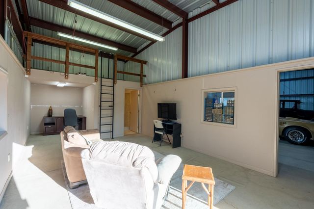 5837 W Stewart Avenue, Visalia, CA 93291