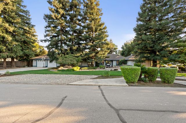 5837 W Stewart Avenue, Visalia, CA 93291