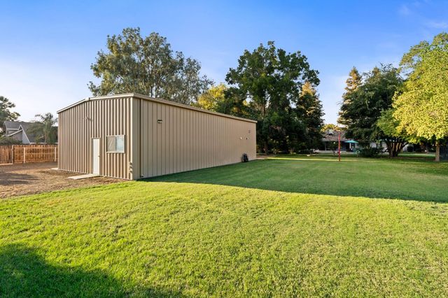 5837 W Stewart Avenue, Visalia, CA 93291