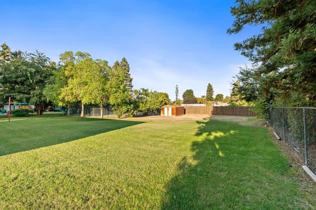 5837 W Stewart Avenue, Visalia, CA 93291