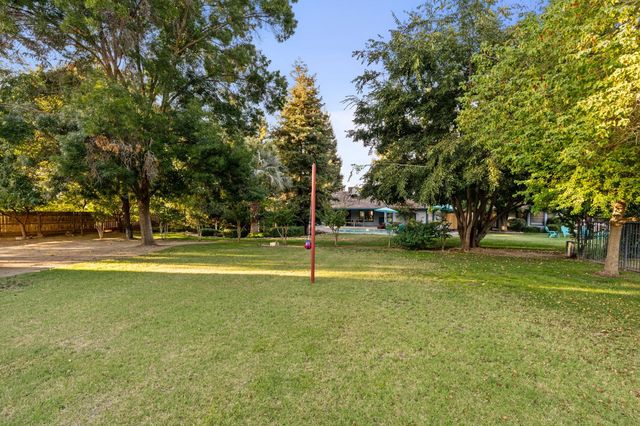 5837 W Stewart Avenue, Visalia, CA 93291