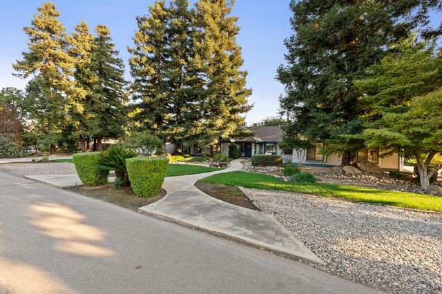 5837 W Stewart Avenue, Visalia, CA 93291