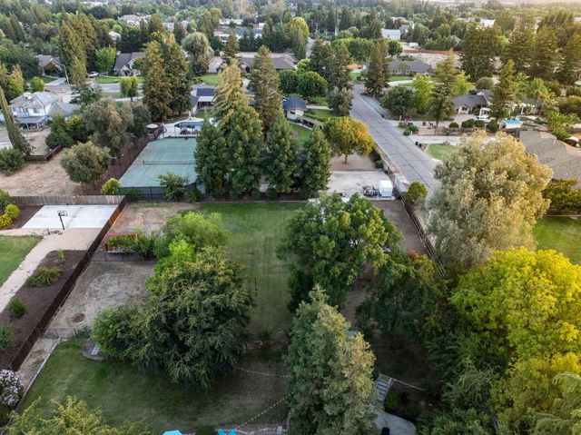 5837 W Stewart Avenue, Visalia, CA 93291