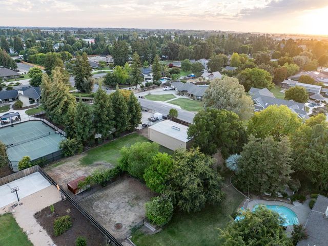 5837 W Stewart Avenue, Visalia, CA 93291