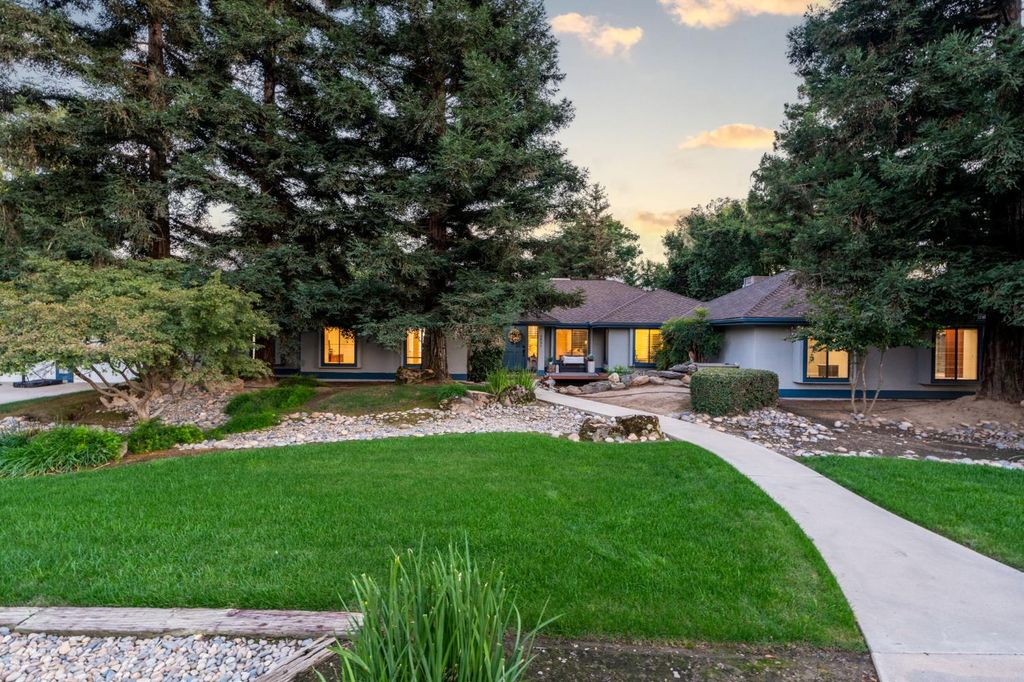 5837 W Stewart Avenue, Visalia, CA 93291