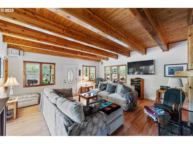 96213 FAIRVIEW SUMNER Ln, Coquille, OR 97423