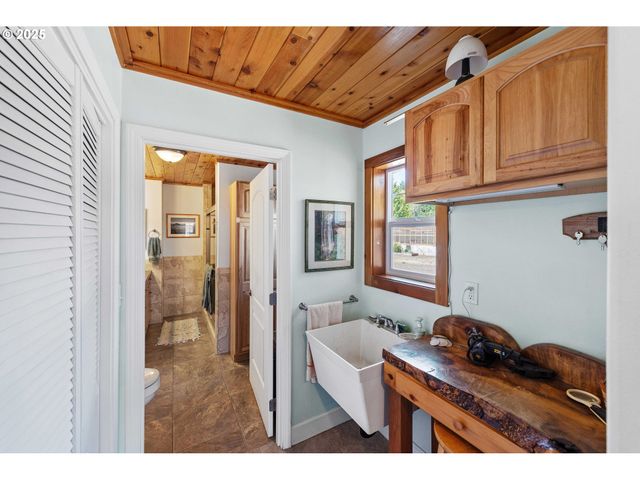 96213 FAIRVIEW SUMNER Ln, Coquille, OR 97423