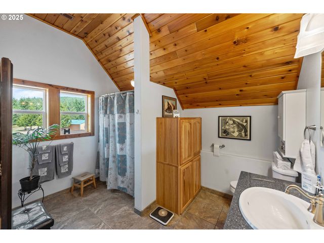 96213 FAIRVIEW SUMNER Ln, Coquille, OR 97423