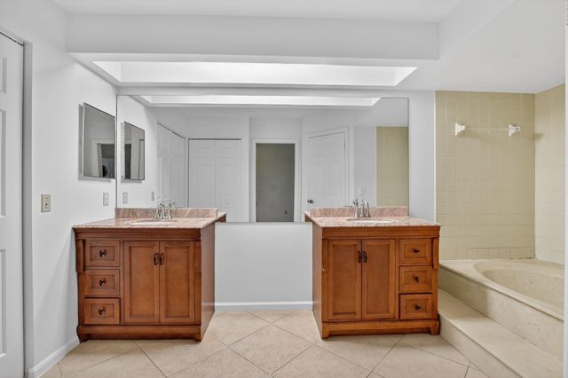 5530 Coach House Circle E, Boca Raton, FL 33486