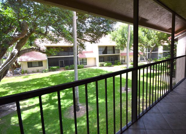 5530 Coach House Circle E, Boca Raton, FL 33486