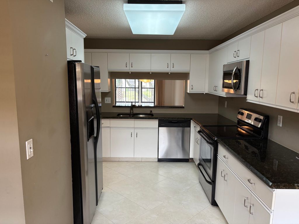 4725 Lucerne Lakes Boulevard 210, Lake Worth, FL 33467