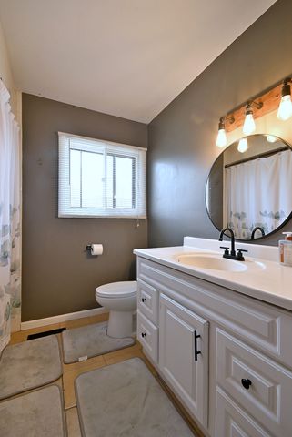 966 Aberdeen Drive, Crystal Lake, IL 60014