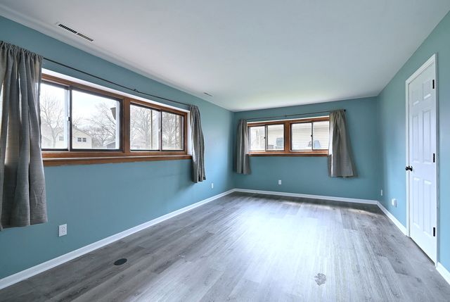 966 Aberdeen Drive, Crystal Lake, IL 60014