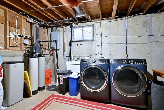 966 Aberdeen Drive, Crystal Lake, IL 60014