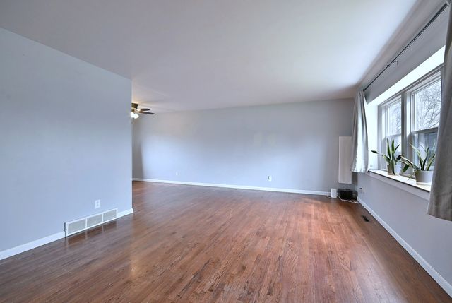 966 Aberdeen Drive, Crystal Lake, IL 60014