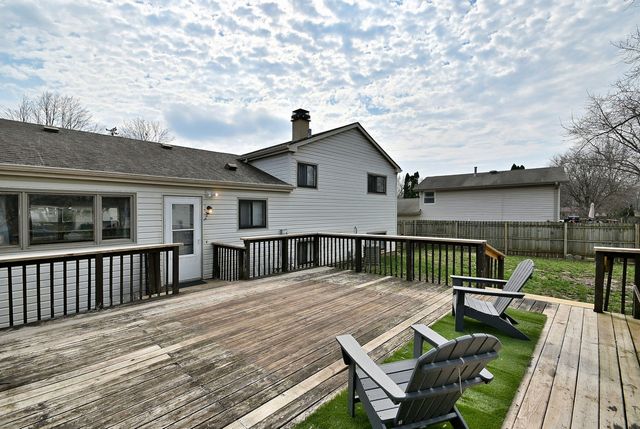 966 Aberdeen Drive, Crystal Lake, IL 60014