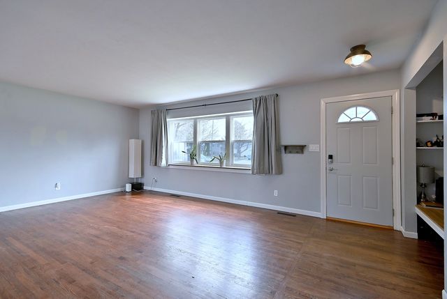 966 Aberdeen Drive, Crystal Lake, IL 60014