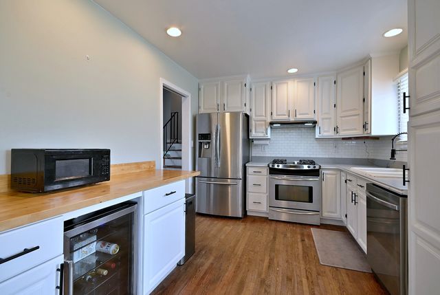 966 Aberdeen Drive, Crystal Lake, IL 60014