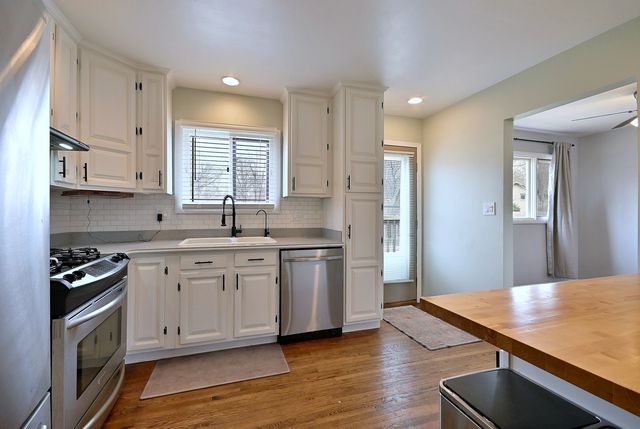 966 Aberdeen Drive, Crystal Lake, IL 60014