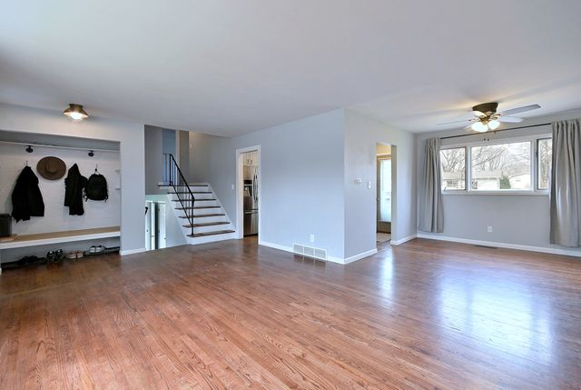 966 Aberdeen Drive, Crystal Lake, IL 60014