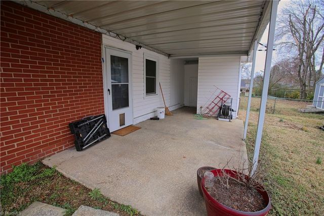 3205 London Road, Greensboro, NC 27405