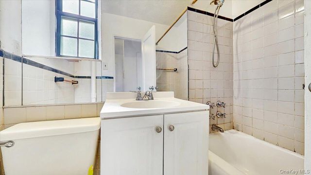 144-15 78th Rd 3A, Kew Garden Hills, NY 11367
