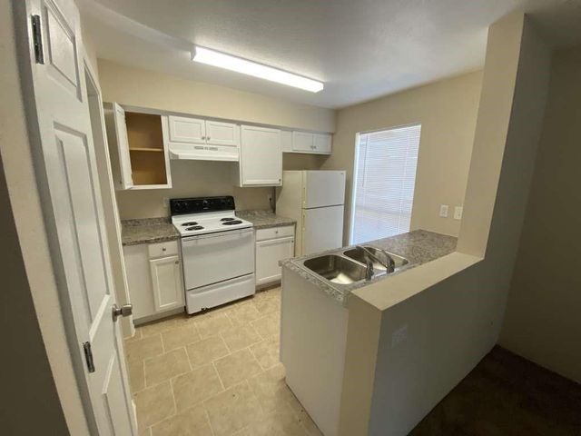 3900 Woodchase Drive 123, Houston, TX 77042