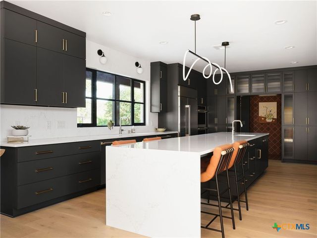 353 Lakeview Boulevard, New Braunfels, TX 78130