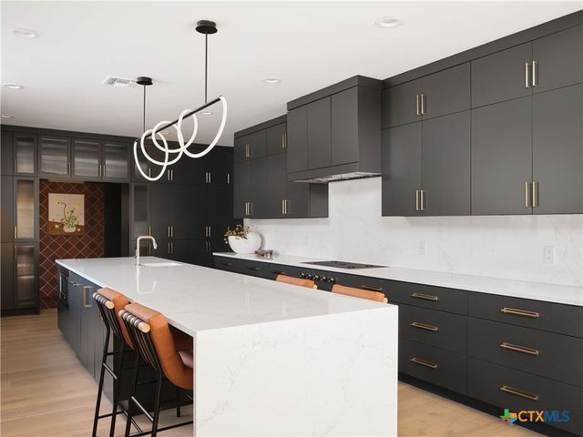 353 Lakeview Boulevard, New Braunfels, TX 78130