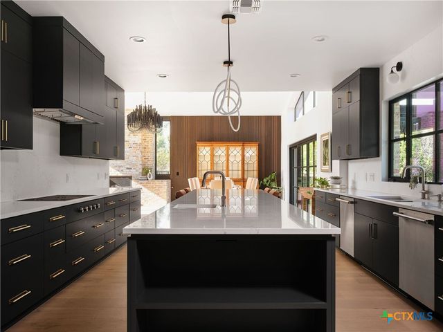 353 Lakeview Boulevard, New Braunfels, TX 78130