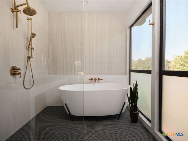 353 Lakeview Boulevard, New Braunfels, TX 78130