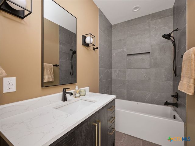 353 Lakeview Boulevard, New Braunfels, TX 78130