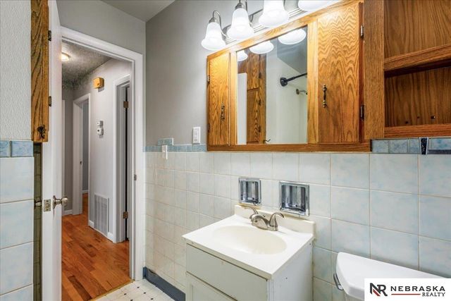 949 N 68th Street, Lincoln, NE 68505